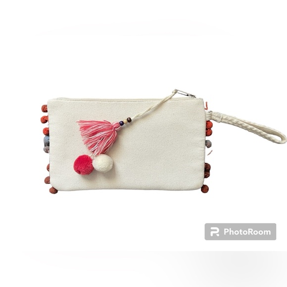 2 Chic embroidered pom tassel clutch - Picture 5 of 6